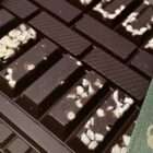 Chocolat noir grand cru avec inclusion d'éclats d'amandes - 85g – Image 2