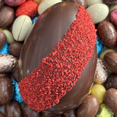 Maurice l'Oeuf décor bandeau - Chocolat lait ou noir - moulage garni - 230gr