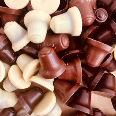 Assortiment de cloches fourrées au praliné amandes et noisettes