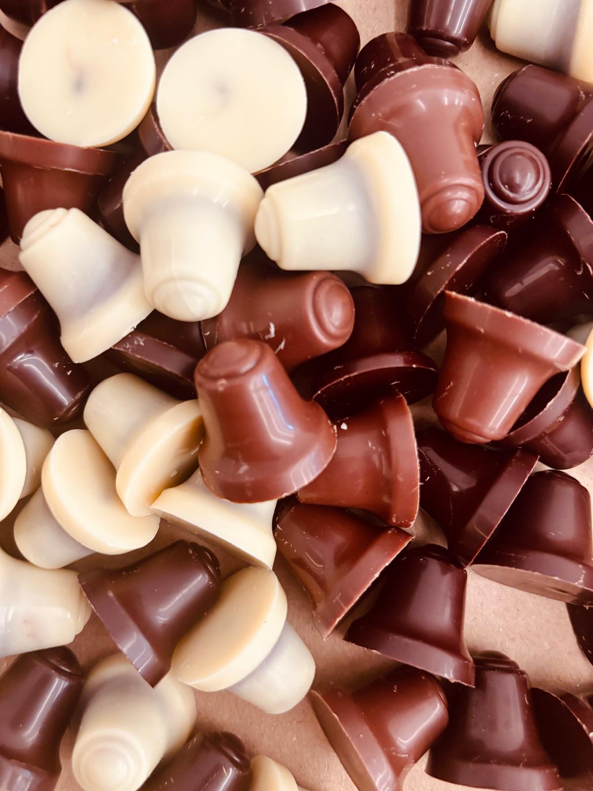 Assortiment de cloches fourrées au praliné amandes et noisettes